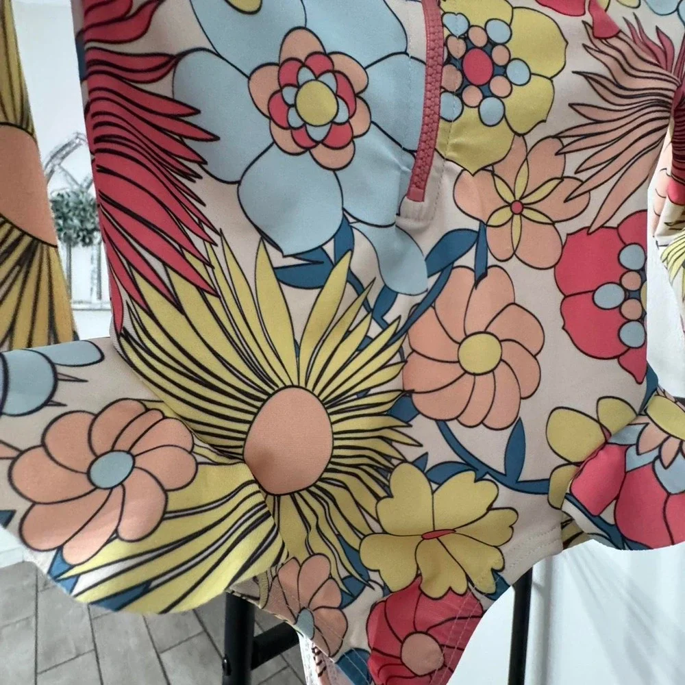 Jessica Simpson Retro Floral Long-Sleeve Swimsuit 🌸☀️🌊